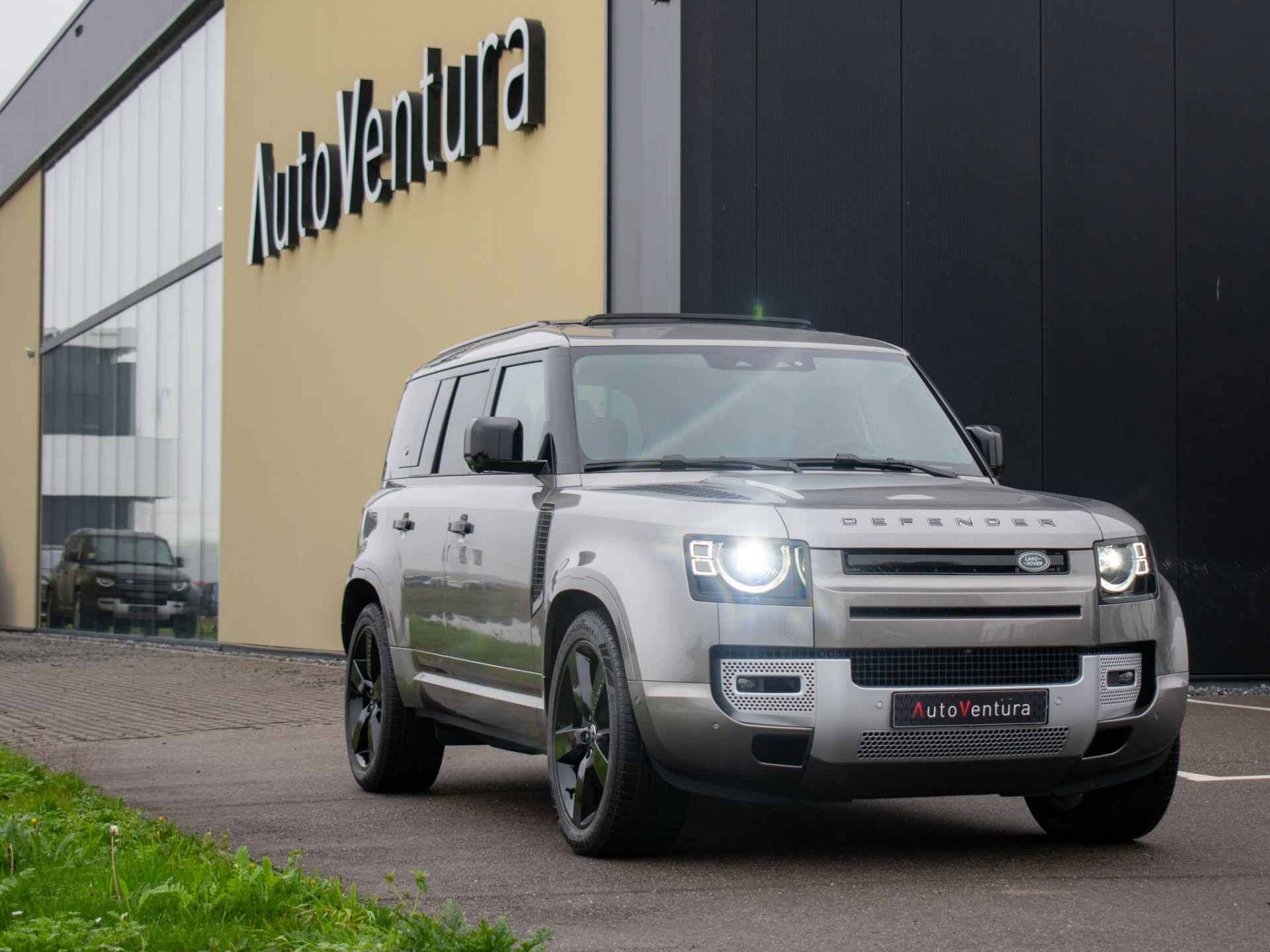 Land Rover Defender 2.0 P400e 110 X-Dynamic