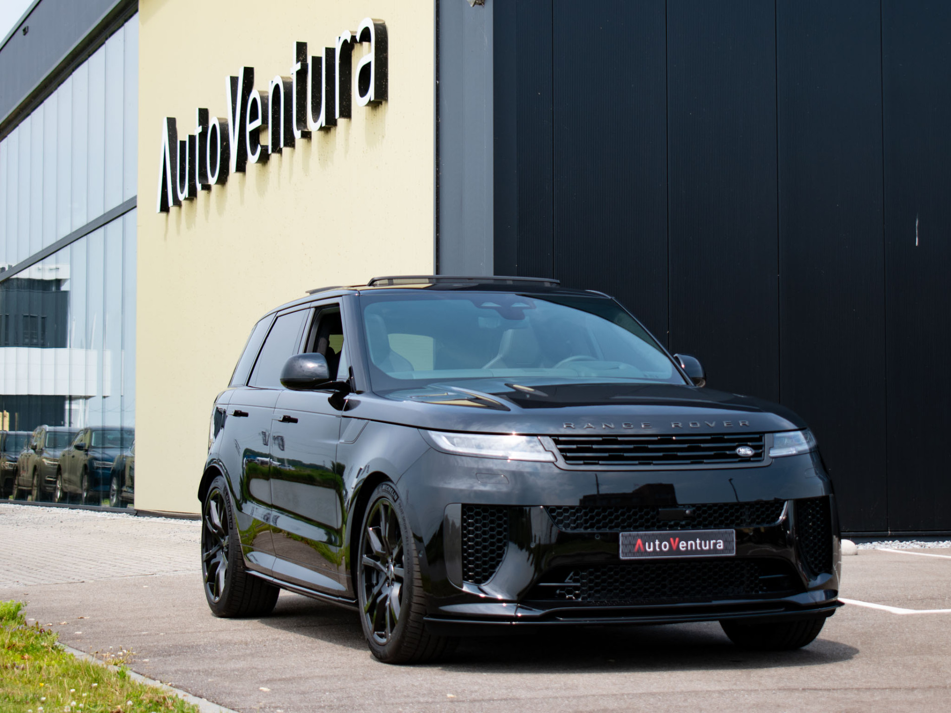 Land Rover Range Rover Sport P635 SV Edition One Obsidian Black