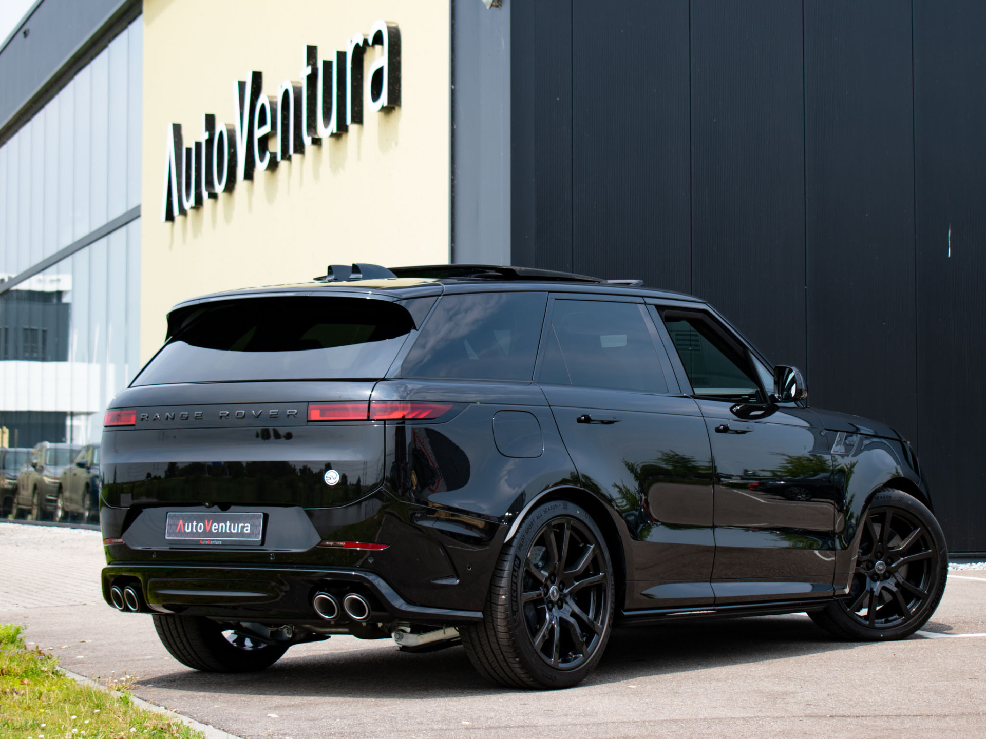 Land Rover Range Rover Sport P635 SV Edition One Obsidian Black