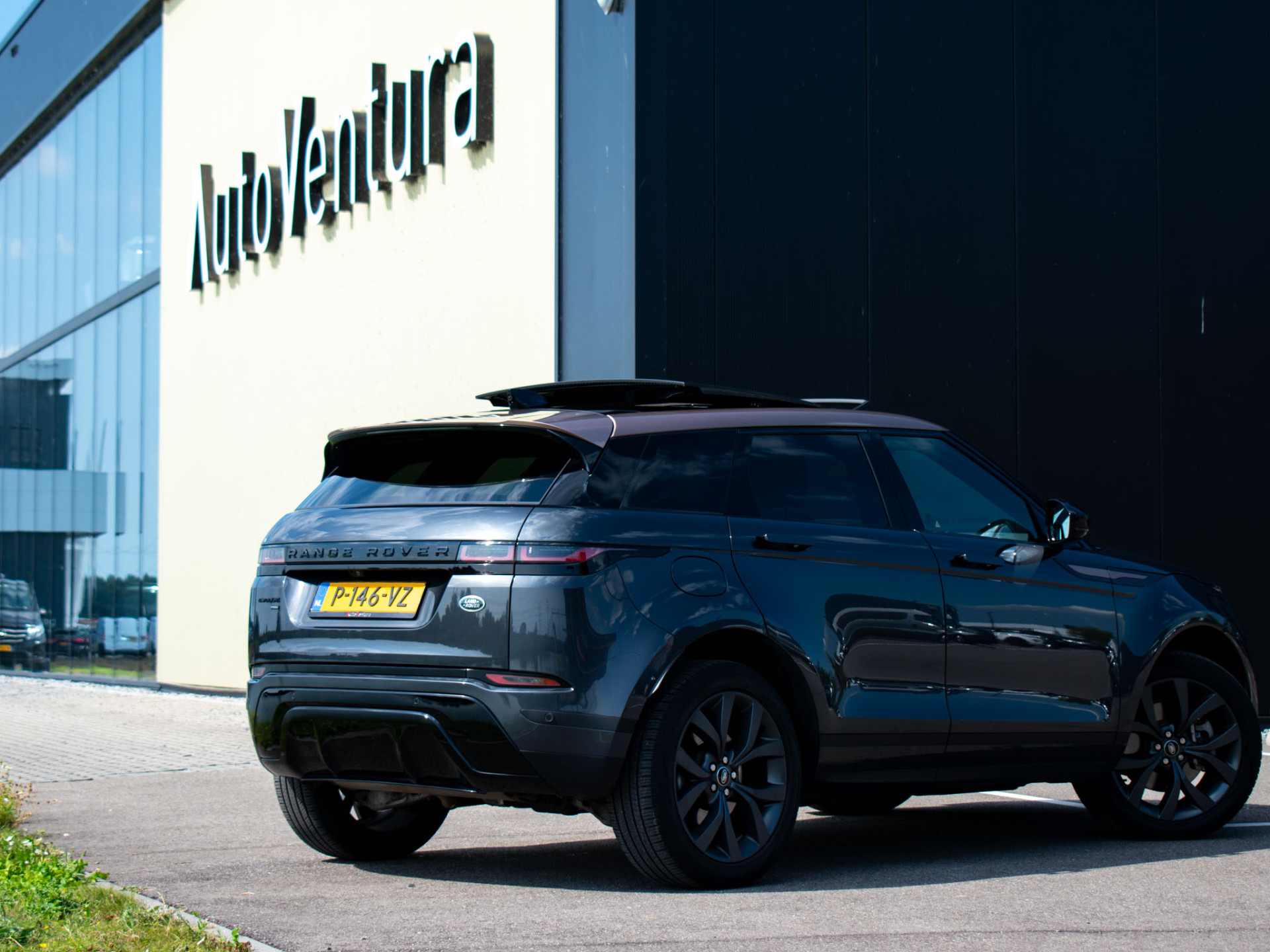 Land Rover Range Rover Evoque 1.5 P300e AWD Bronze Collection