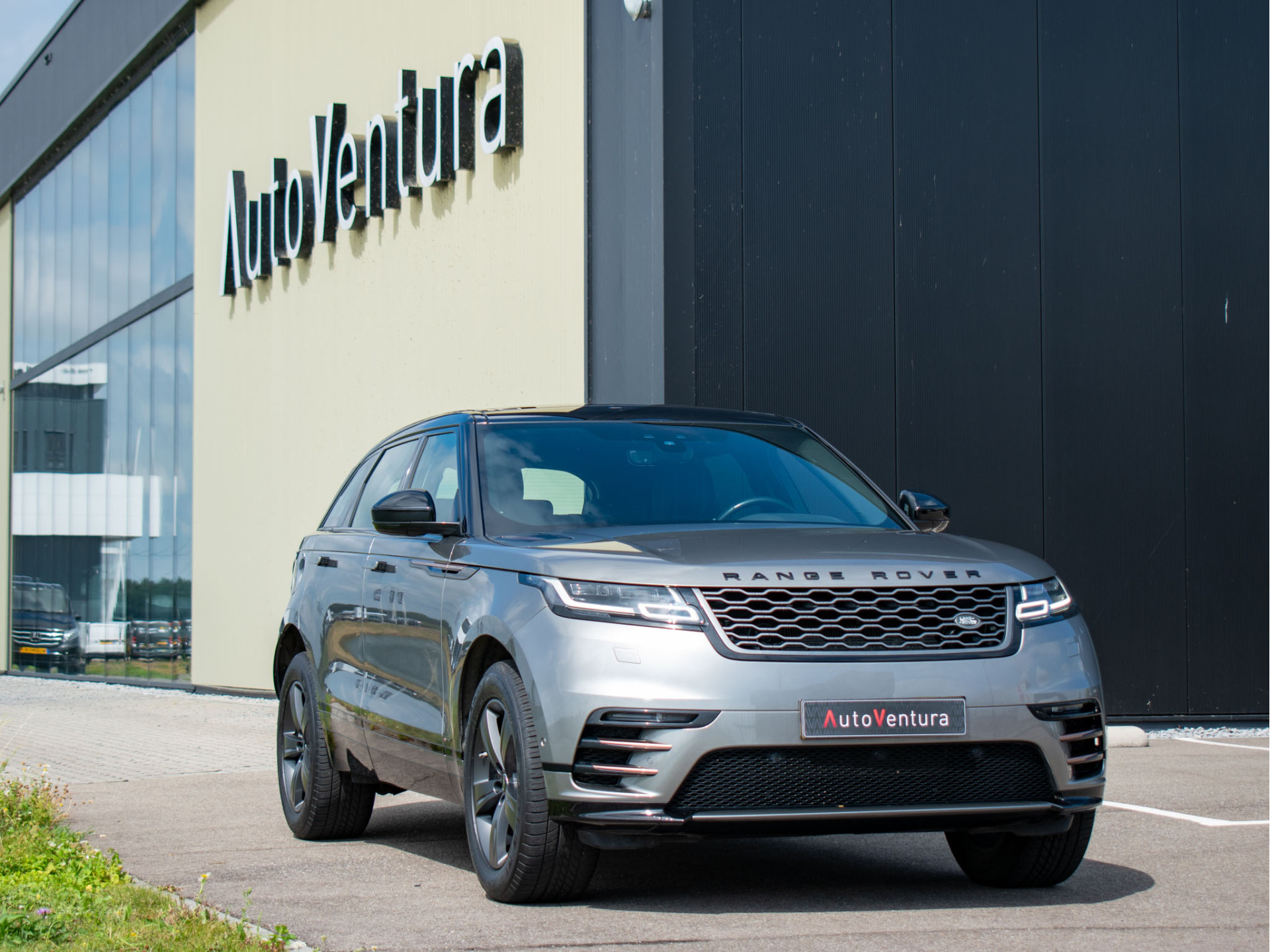 Land Rover Range Rover Velar 2.0 I4 Turbo AWD R-Dynamic HSE