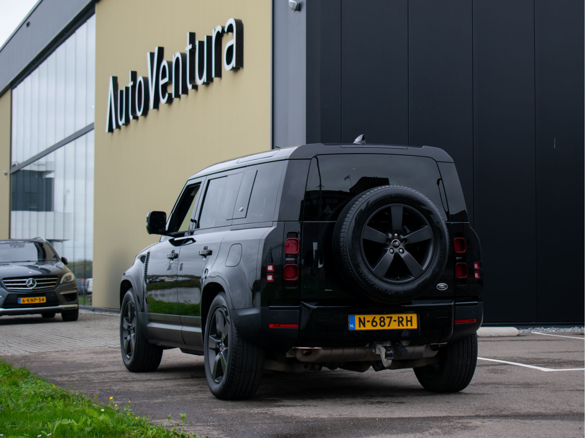 Land Rover Defender 110 P400e S